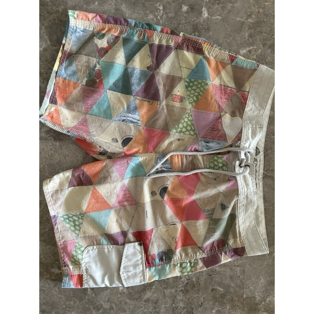 Size 34 VISSLA Board Shorts  THOMAS CAMPBELL  Mens The Emerald Collection